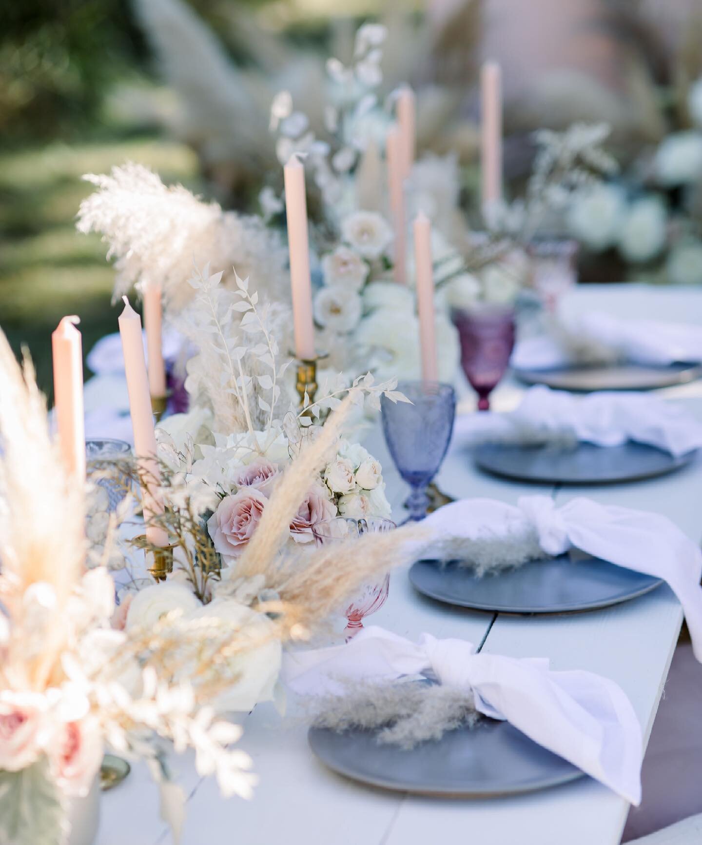 This warm weather has us thinking about dreamy outdoor setups like this one ✨

This boho-design concept is perfect for bridal showers, outdoor picnics, bridal luncheons and birthday parties!

Floral: @tenpointfloraldesign 
Rentals/Design: @milieu.dec